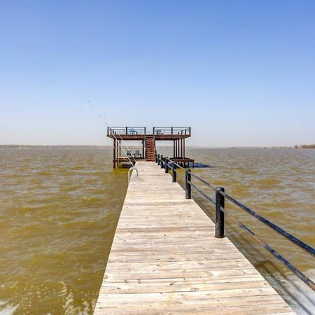 Cedar Creek Lakefront Vacation Rental With Pool Gun Barrel City Екстер'єр фото