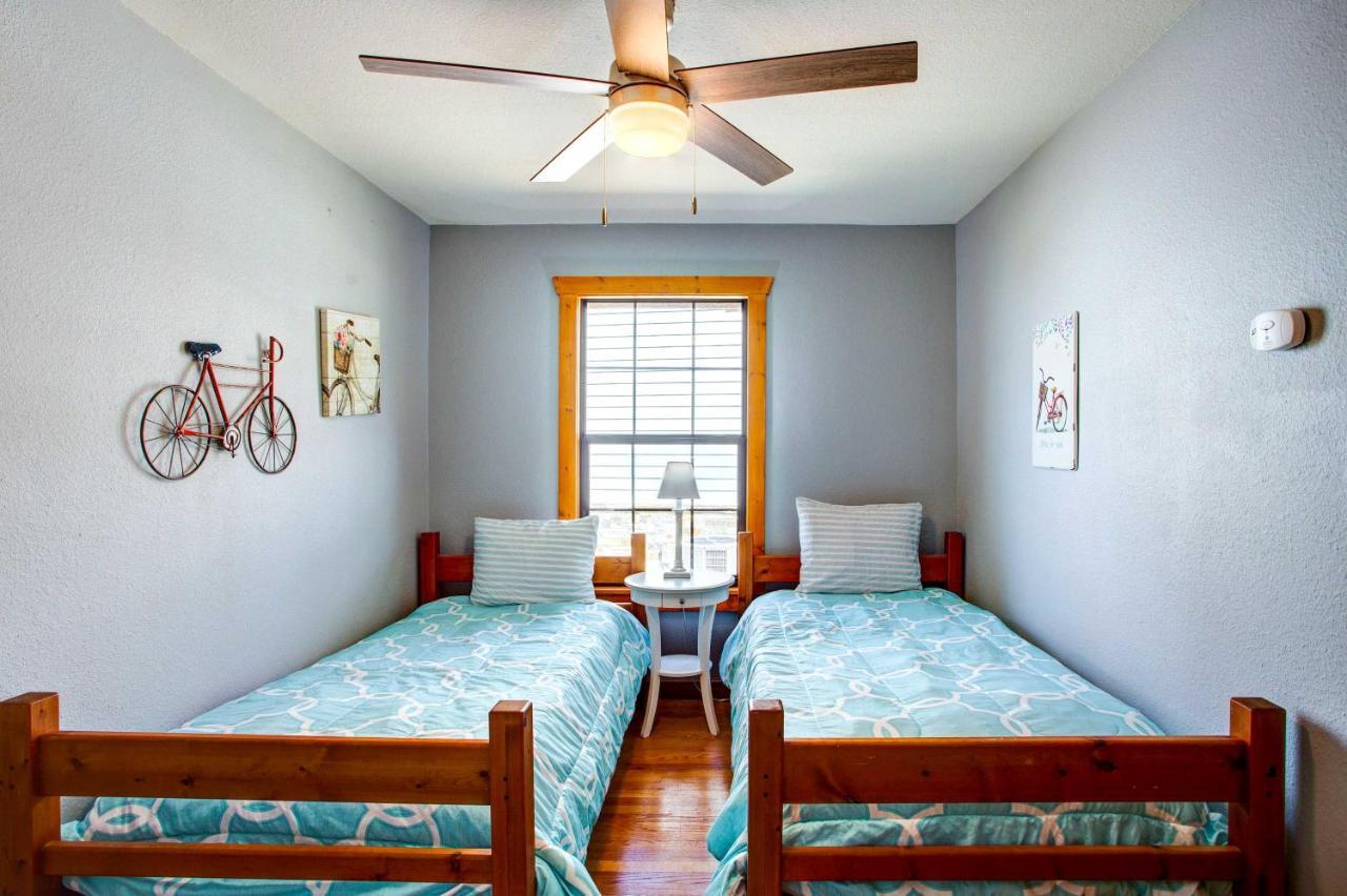 Cedar Creek Lakefront Vacation Rental With Pool Gun Barrel City Екстер'єр фото