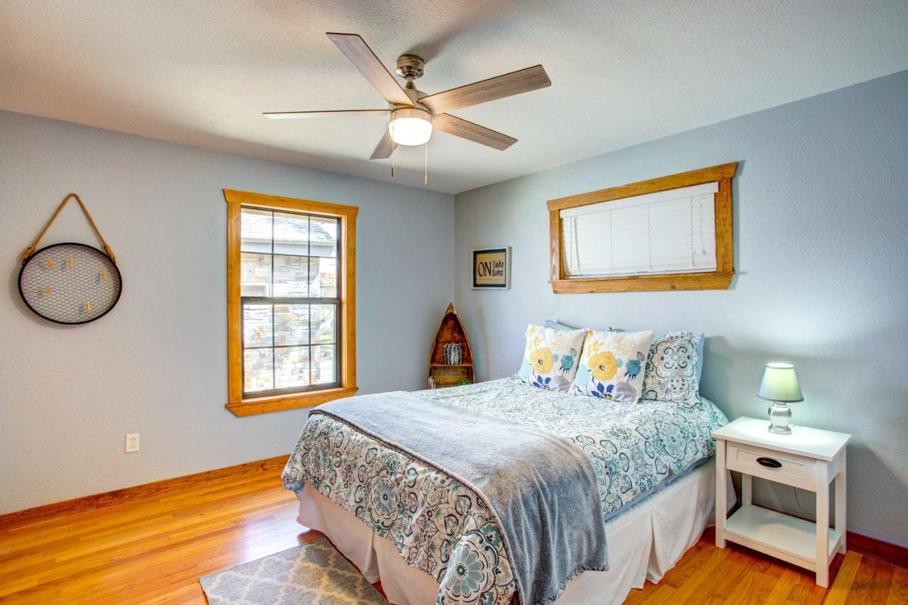 Cedar Creek Lakefront Vacation Rental With Pool Gun Barrel City Екстер'єр фото