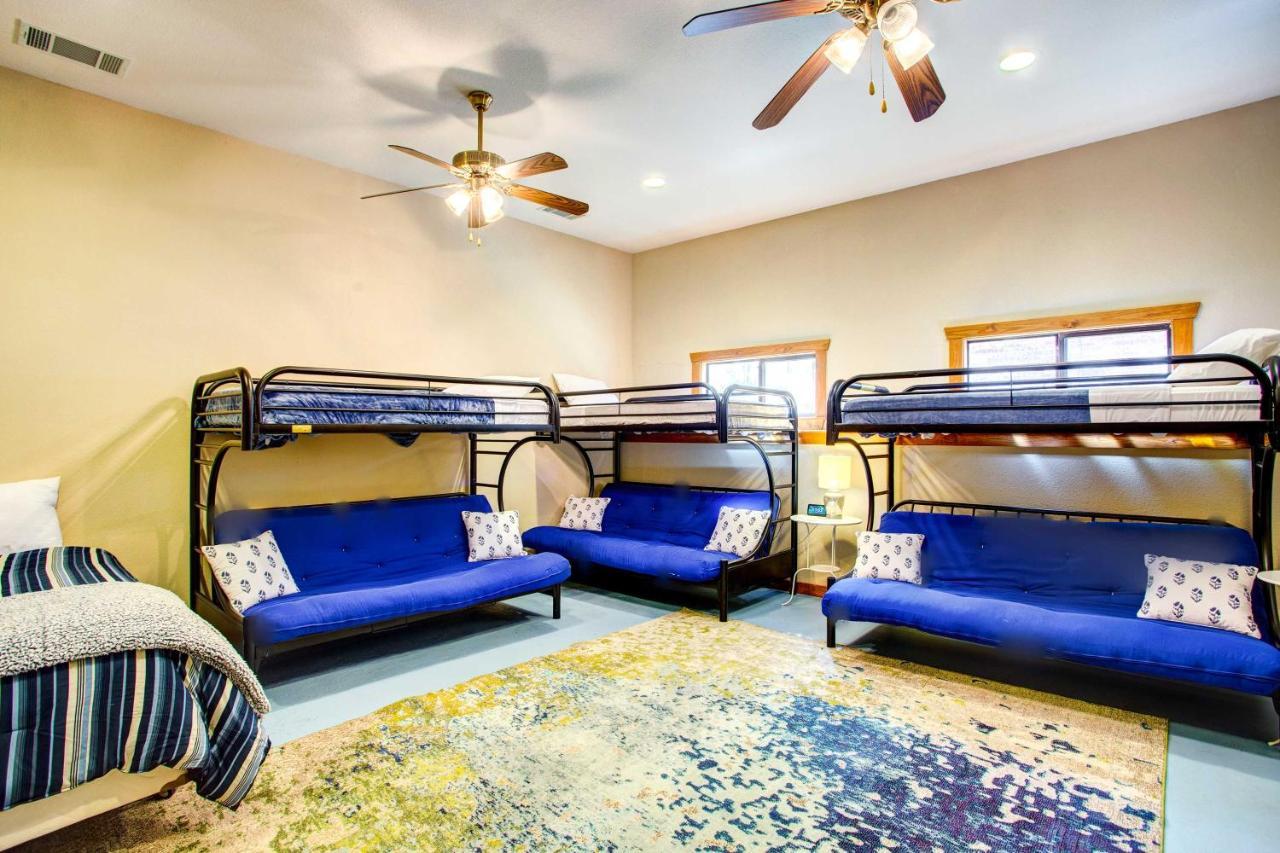 Cedar Creek Lakefront Vacation Rental With Pool Gun Barrel City Екстер'єр фото